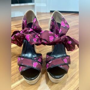 GUGGI SANDALS WEDGES HEARTS very good conditions hardly worn.